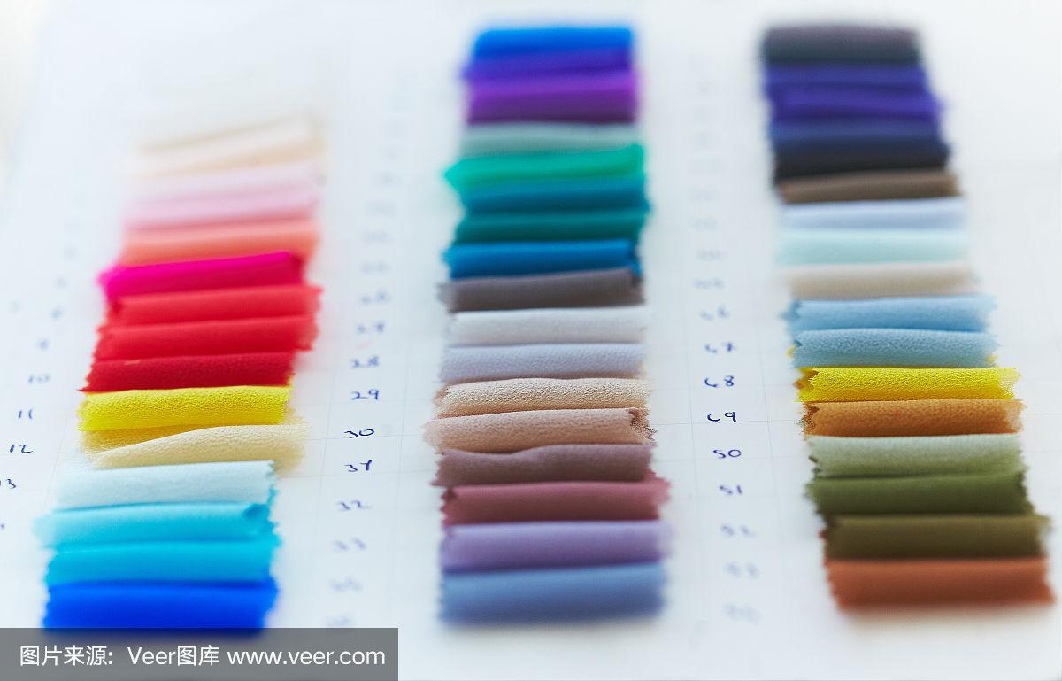 《色卡上的经纬 一本布料厂颜色样品画册背后的纺织世界》